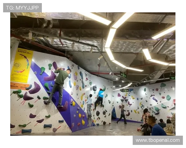 北京攀岩队的成长之路:极限运动嘉年华的精彩瞬间与奋斗历程 北京攀岩队的成长之路:极限运动嘉年华的精彩瞬间与奋斗历程