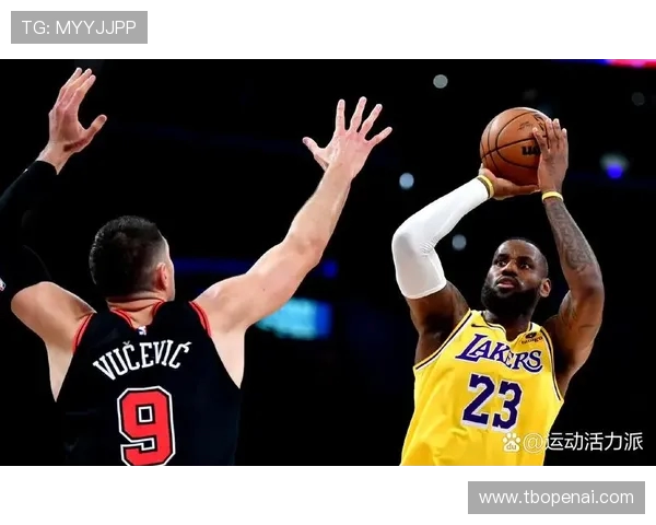 詹姆斯在湖人对热火的精彩扣篮瞬间引发全场欢呼与热烈讨论